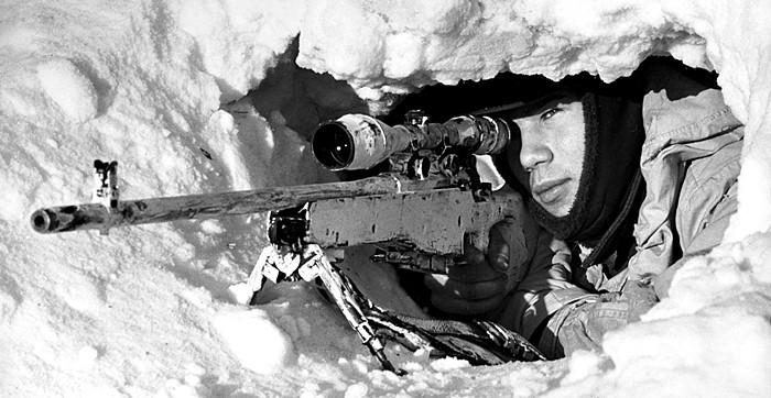 Under 1980-talet kom majoren Hans Nauclér, som försöksledare, i kontakt med Stormyran genom de prickskytteförsök som regementet i egen regi bedrev där.