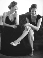 Sophisticated Ladies framför 20-40-tals jazz med inlevelse och närvaro. Duon består av Elin Krän (sång) och Mariana Palacios (piano).