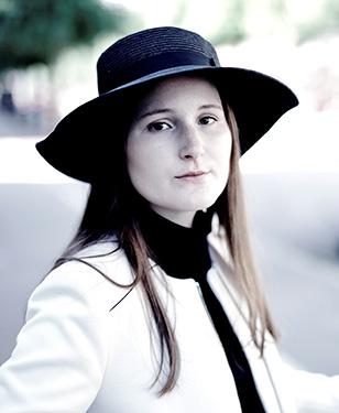 Gruppen består av: Anna Heikkinen (sång), Larisa Ljungkrona (dragspel, sång), Ida Gillner (saxofon, sång) och Leonor Palazzo (cello, sång). Torsdag 27 september, kl 18.30 20.