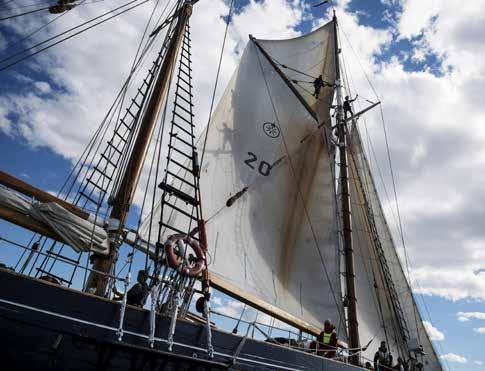 äldre. För den med blodad tand för segelfartyg finns möjligheter att utbilda sig vidare som befäl inom Seglarskolan.