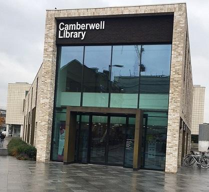 Biblioteket var litet, men mycket trevligt med stora fönster och många studieplatser. Camberwell Library vann The Booksellers Årets bibliotek 5 2017.
