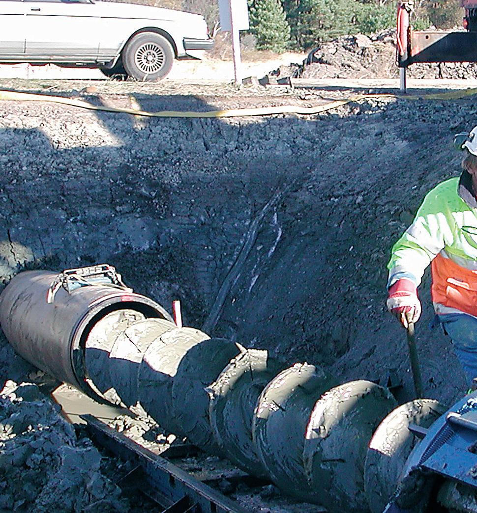 Augerborrning Den här skruvborrmetoden används för att lägga in grova rörledningar i stål i diameter 300-1200mm och längd till 50m under t.ex. vägar eller järnvägar.