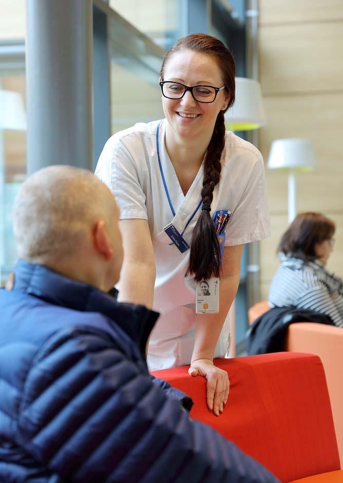 Vad är omställningen? Vi ska utveckla och stärka den nära vården, dvs den vård som invånare och patienter behöver ofta. Vården ska flytta närmare patienterna.