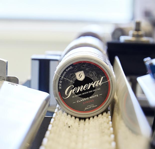 VILKA ÄR VI, VAD GÖR VI Swedish Match utvecklar, tillverkar och säljer kvalitetsprodukter under marknadsledande varumärken inom produktområdena Snus och moist snuff, Övriga tobaksprodukter (cigarrer