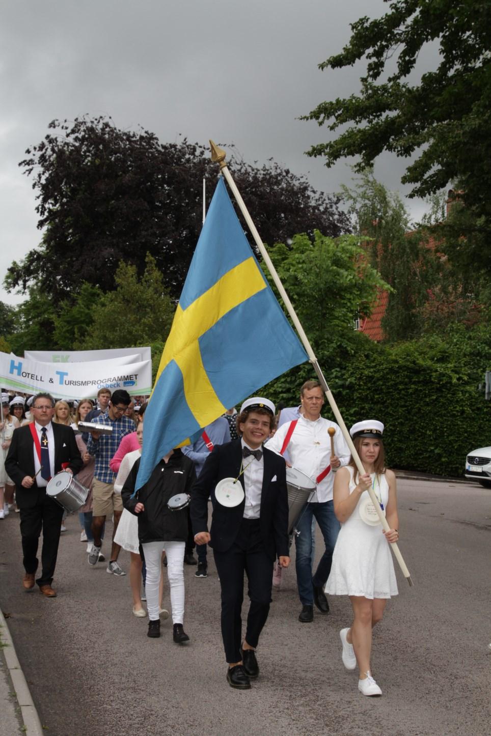 Studentdagen Lördagen den 9 juni 08:00 Foto (studentkatalog) och mingel med Donald i cafét. 09.45 Studentmarsch till kyrkan.