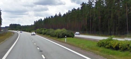 Mittbarriärer 4.3 Bred mittremsa Bred mittremsa kallas den mittbarriär som är utformad som ett grönområde mellan körriktningarna.