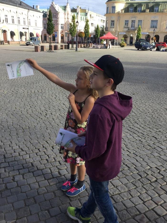 Turistbyrån Stadsvandring Genom Kultur i skolan programmet kan du som klasslärare boka in en guidad vandring i Köping med din klass! Det är Köpings turistbyrå som håller i vandringarna.