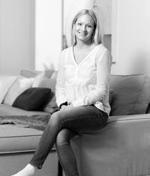 Vi spar både tid och pengar på att bo här, förut bodde vi i ett alldeles för stort hus som krävde underhåll. Vi är nöjda med läget, eftersom både jag och Tindra har vänner i närheten.