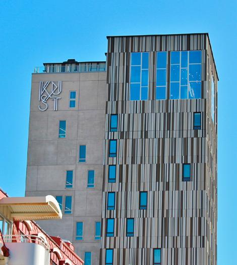 Självklart har vi gjort medvetna och miljövänliga val för våra fastigheter där vi haft möjlighet, säger Christina Skoog, vd Skoogs Fastigheter. Hotellets spaterrass har utsikt över Piteälven.