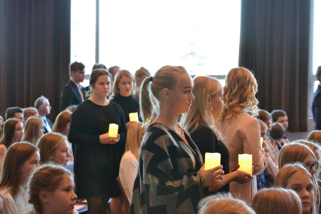 Självständighetsfirandet i vår skola Självständighetsfesten Självständighetsmarschen KSG fick möjligheten att delta i en självständighetsmarsch 4.