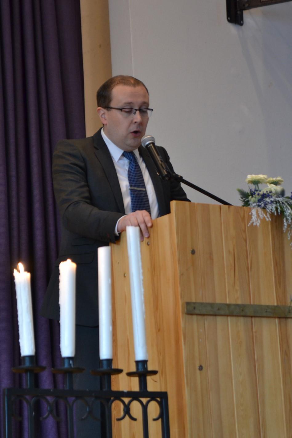 Initiativtagaren till evenemanget var rektorn för Kokkolan yhteislukio, Raimo Lammi. Öppningstalet hölls av ordföranden för studerandekårsstyrelserna i respektive gymnasier.