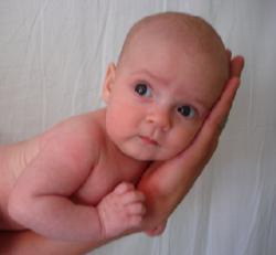 FAMILJENYTT FÖDD: Adeline Granbacka, 26 maj 2007, 49 cm 2990 gram Föräldrarna är Annette och