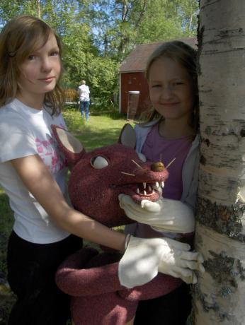Grispolis och tuppostiljon Roberta och Robin Emma och Winnie Felix och grisen Sista lördagen i juni är ett stående uttryck i DHBS:s vokabulär.