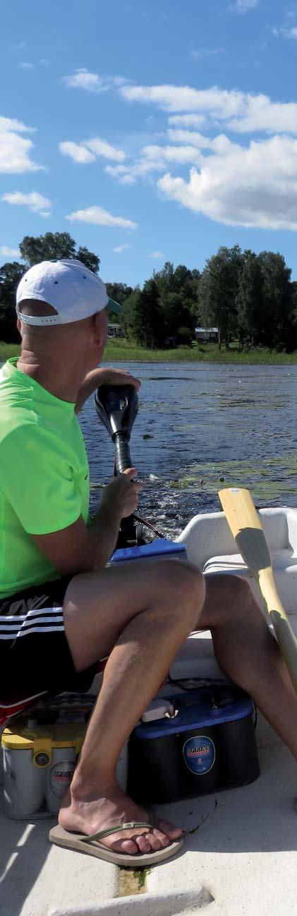 Från förkastningsbranten och söderut från Hallsbergs tätort ligger det 40 km² stora området Tisarmarka, som innefattar flera sjöar och erbjuder elljusspår, skjutanläggning, camping, stugby,