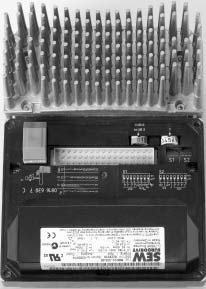 Skruv för skyddsjord (PE) 7. Elektronikplint X2 8. Internt bromsmotstånd BW (standard på motorer utan broms) 9. Anslutning av bromsspole (X3).