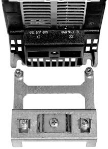 4 Installation Leveransomfattning och installationstillbehör Byggstorlek 1 SEW-EURODRIVE levererar som standard MOVITRAC B,