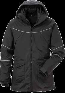 OUTDOOR 75 LIVIA 3-I-1 DAMJACKA Lätt figursydd modell. Ytterjackan; Dragkedja fram. Fyra framfickor. Reflexer fram, bak och på ärmar. Avtagbar huva. Foder i ytterjackan.