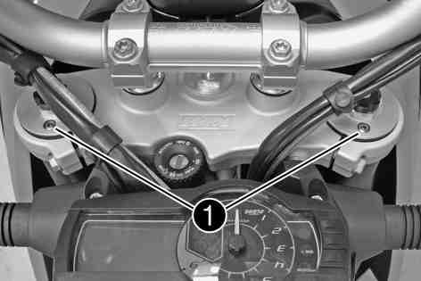 SERVICEARBETEN CHASSI 66 10.5Avlufta gaffelbenen Ställ motorcykeln på sidostödet. Ta bort avluftningsskruvarna en kort stund. Ett eventuellt övertryck i gaffelns insida utjämnas.