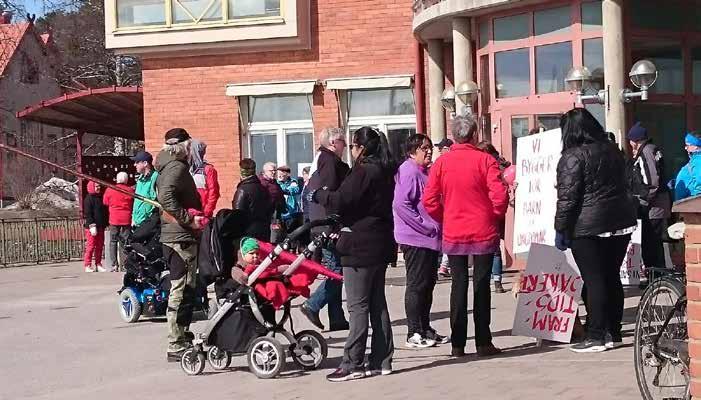Samling inför demonstration i Vilhelmina.