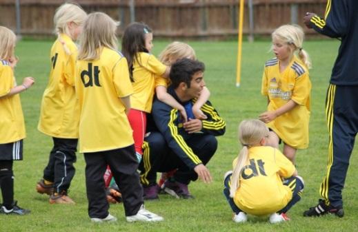 Marknadskommittén Landslagets fotbollsskola Landslagets Fotbollsskola 2013 arrangerades av 25 föreningar i distriktet.