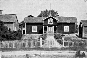 På den här gården i Tyresta bodde Mats Ersson från födseln 1778 till sin död 1867. Den kallas idag Janssongården efter en senare ägare.