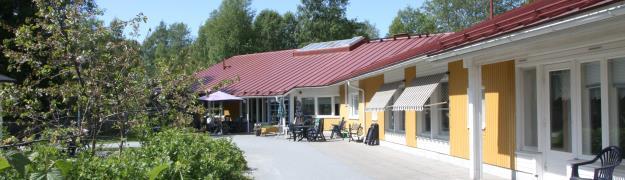 Verksamhetsledare: Anna-Stina Småros-Holmgård Kontaktperson: Tina Öhberg Hagaborg Hagaborg i Nykarleby är ett Boende för äldre klienter med en psykiatrisk diagnos,