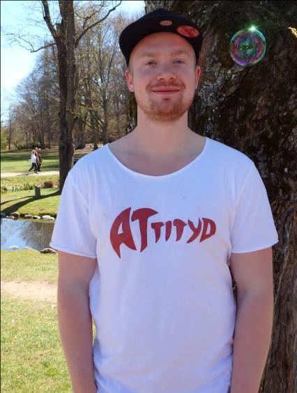 Inofficiell post: Retstickan/busfröt Spiritanimal: Örn för jag gillar att skrika eagle o låtsas flyga!