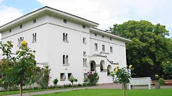 Slottet förvaltas av Statens Fastighetsverk och Borgholms kommun ansvarar för verksamheten. Borgholms slott är öppet dagligen från april till september.