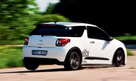 CITROËN DS3 RACING VARVTID 1.05,8 Innerhjulslyft är vackert! Styv bakvagn hjälper till att trycka ner framhjulen i backen för bästa grepp, och Cittran har bra drivgrepp. DEKALTRIMMAD?