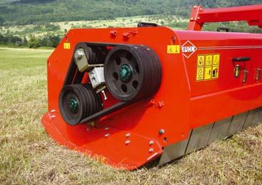 På RMS 820 är såväl den hydrauliska transportanordningen som den hydrauliska dragstången utrustade med dubbelverkande cylindrar med pilotstyrda ventiler. Både säkert och praktiskt! 1 2 1.