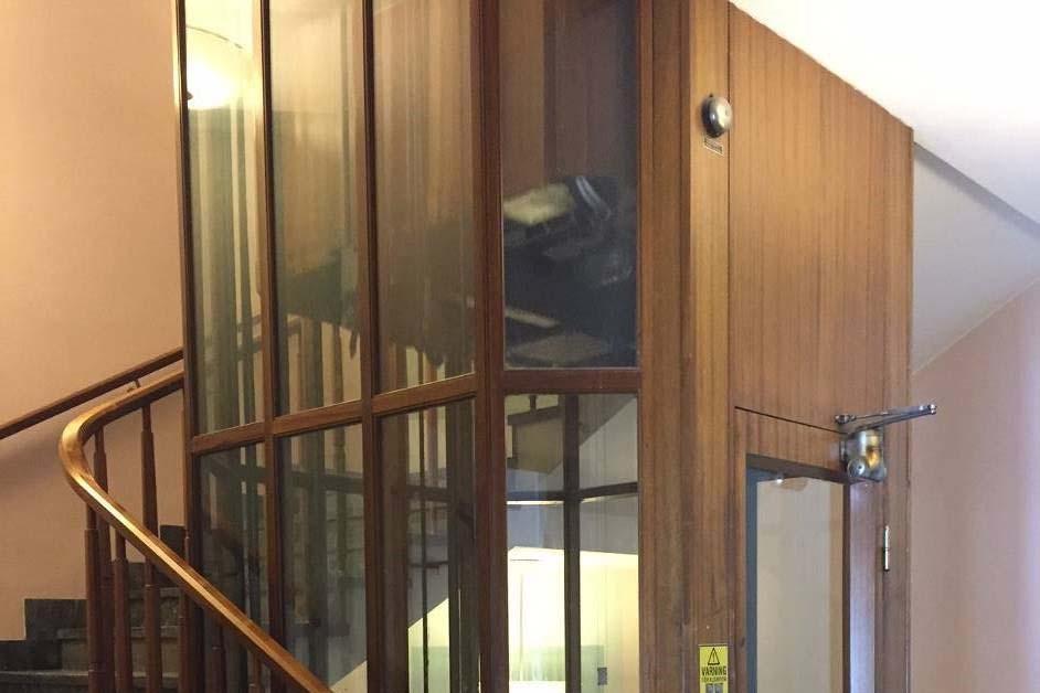 vara i linje med vad som är lämpligt i förhållande till de värden som finns i byggnaderna. I övrigt bedöms stadsbilden inte påverkas.