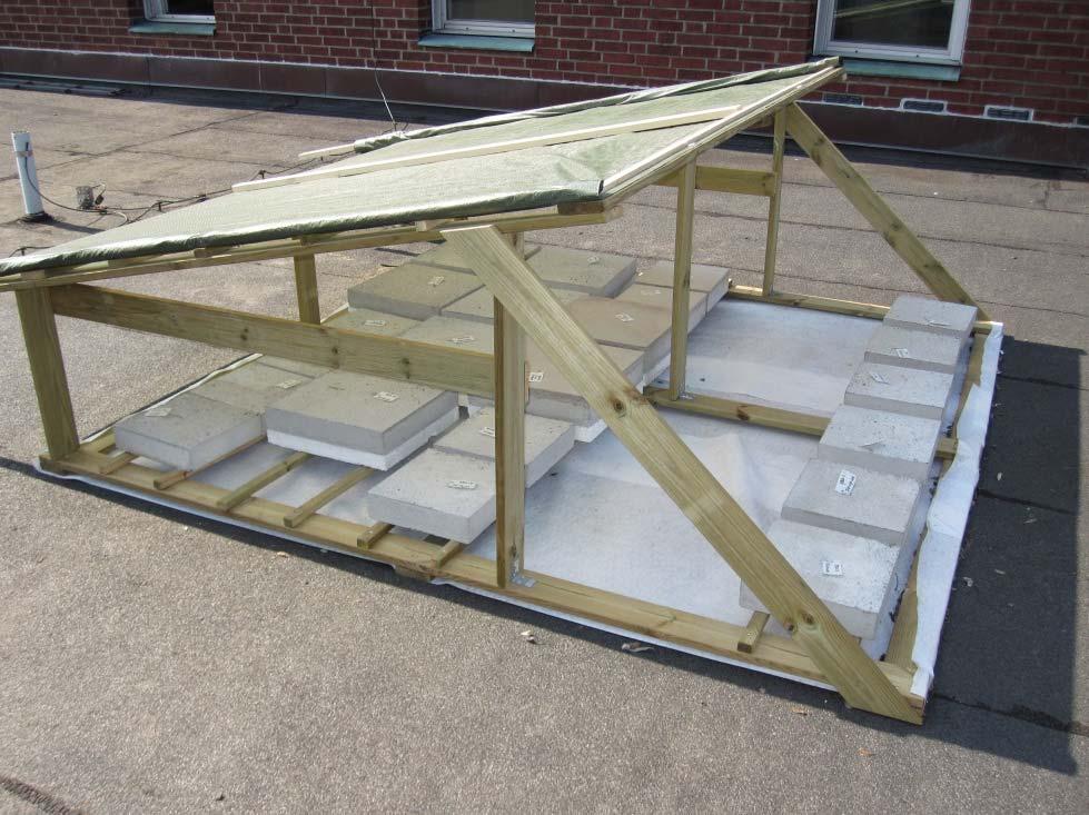 Kvalitet 330 vct 0,50 Byggcement+kalkfiller utan puts med med Cellplast utan Cellplast utan Bild 6. 4 prover av recept 330 förvaras regnskyddat utomhus. 5.
