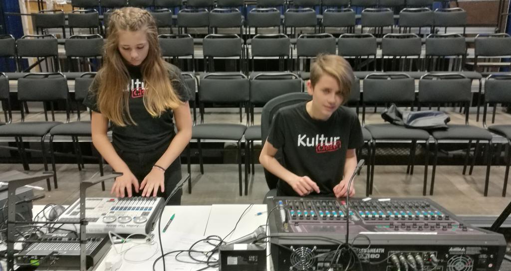 KULTURCREW-TEKNIK Ett arrangemang har olika behov av teknik och det får man veta i den tekniska ridern, som beskriver vilken teknik och lokal som behövs för arrangemanget.