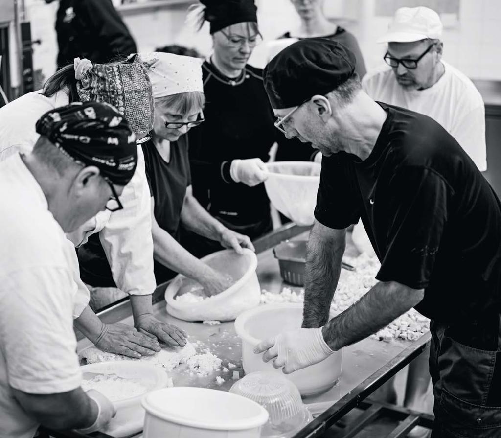 SMÅLANDS PRÄSTOST Ystanvisning för 100 liter mjölk Ett praktverk om svensk ost så beskriver Martin Ragnar ett bokprojekt som nu är i planeringsstadiet.