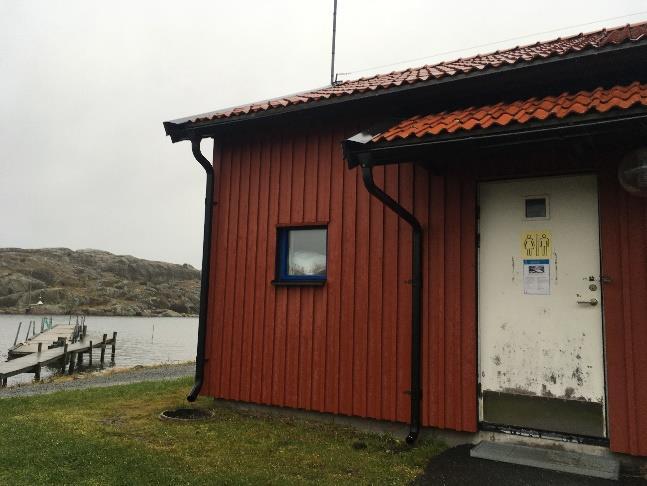 Behov Det finns ett behov av att tillgänglighetsanpassa toaletten i hamnen samt att ha den öppen året om. Det kan på sikt även behövas mer än en toalett här.
