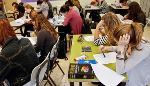 12 h Vuxennärvaron i skolan skall ökas, till exempel genom klassmorfarsystemet. h Heltäckande slöja skall inte tillåtas i skolan.
