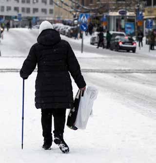 5.3 Säkra vinterskor och smarta skydd 5.3.1 Viktiga insatser Gatuutformning och drift och underhåll är viktigt, men oavsett hur det genomförs kommer gående ändå att falla.