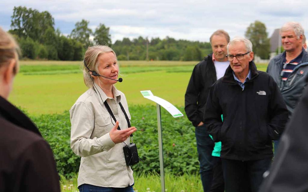 Linda Öhlund visar odlingarna på Lännäs. flera andra grödor beror i huvudsak på två saker: en viktig faktor är att allt material provas i fältförsök under flera vallår, mellan två och tre skördeår.