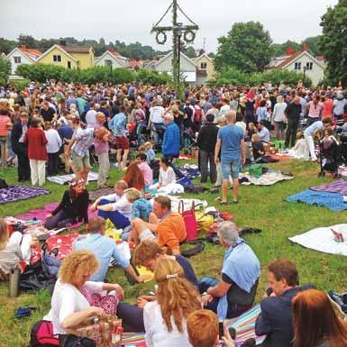 Föreningens evenemang: Skapar trivsel och gemenskap Äpplen från Norra Ängby Ängbyglöggen, som görs på äpplen från området, är alkoholfri och innehåller 1 procent calva.
