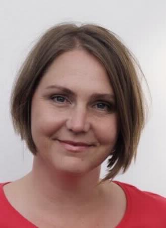 Monica har en systemteoretisk grund i sitt arbete och undervisar och handleder i olika samspelmetoder såsom Marte Meo, Lausanne Trilogue Play och Mikro Analys och Familje Intervention.