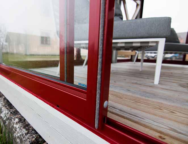 Hållbara inglasningar MONTALS MÅTTANPASSADE INGLASNINGAR består av robusta aluminiumprofiler designade med mjuk avrundning, stålkullagrade hjul, aftfullt EDPMgui