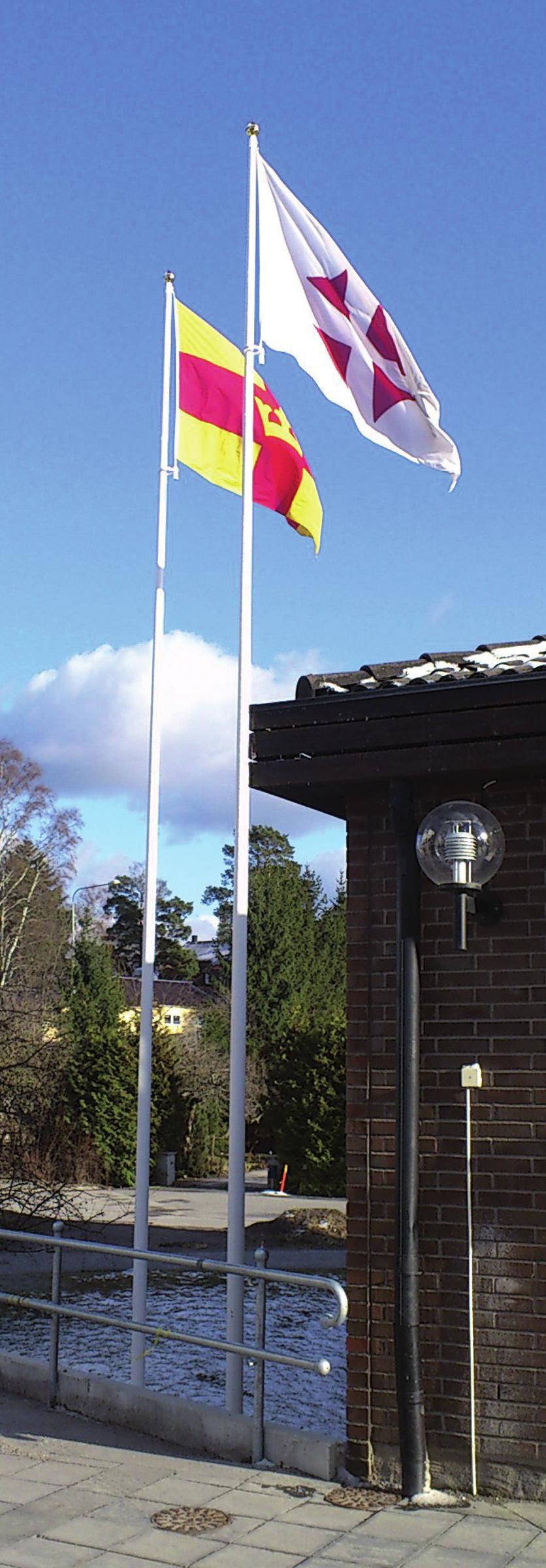 Verksamhetsberättelse för Kyrkan i Enebyberg 2012 Vid Enebykyrkans sydgavel vajar numera två flaggor, Svenska kyrkans röd-gula och Svenska Missionskyrkans rödvita.