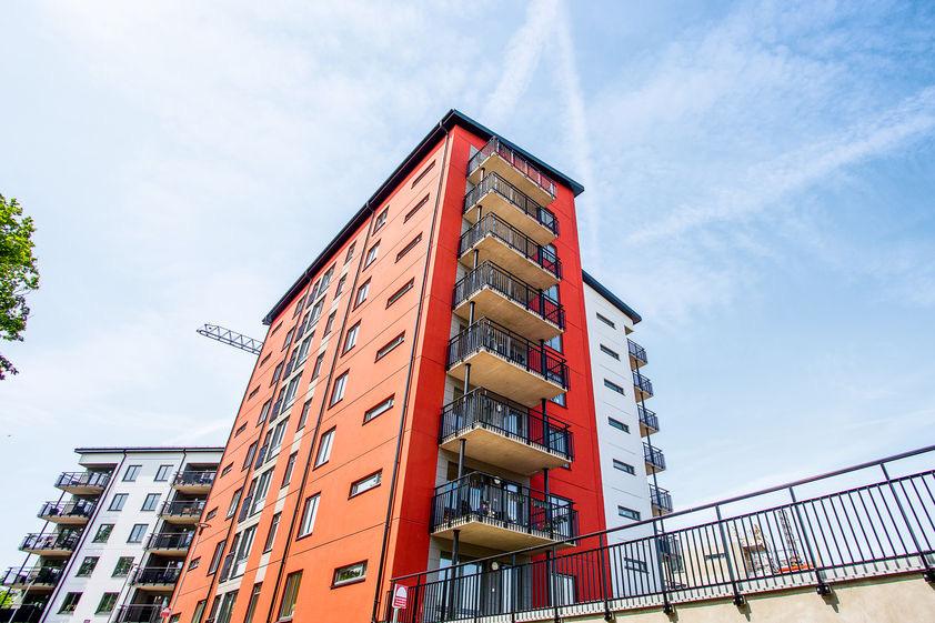 Välkommen till Berga Bergagårdsvägen 14 PRIS: 845 000 kr, månadsavgift 2 058 kr. STORLEK: Boarea 38 m 2. 1 rum. Våningsplan bottenplan av 8. Hiss finns. ADRESS: Bergagårdsvägen 14, 393 54 Kalmar.