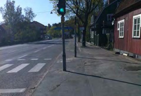 !!! Skyltar och trafikljus och andra fasta hinder.