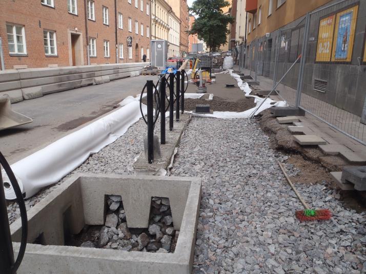 Som exempel ryms 20 mm (2 cm) dagvatten i ett 10 cm tjockt bärlager med 20 % porositet. Permeabla beläggningar har en avskiljningsgrad på ca 50 90 % avseende totalhalter av fosfor och tungmetaller.