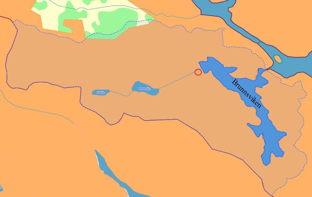 Figur 5. "Skuggat" brunt område markerar Brunnsvikens avrinningsområde och röd punkt visar ungefärlig placering av utredningsområdet. Karta från SMHI:s vattenwebb.