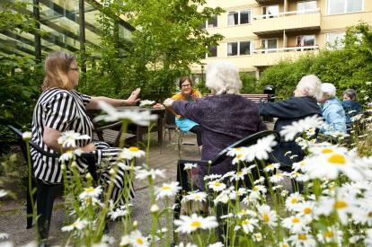 Brandprevention Vi på Alströmerhemmets vård- och omsorgsboende vill helst inte att du som boende använder levande ljus på grund av brandrisken.
