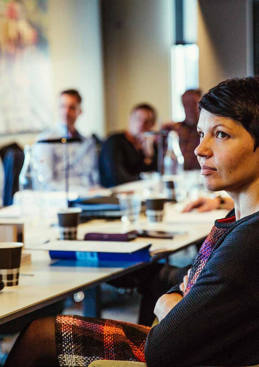 32 33 HÅLLBARA UTSIKTER #3 MILJÖ & MÄNNISKOR Att ha ett engagerat förhållningssätt till miljö och människor är viktigt för att bygga en stark organisation.