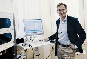 Varför HPV-test? HPV-test: -Molekylär påvisning av det virus som är nödvändigt för canceruppkomst. -Körs i robotiserad utrustning för PCR. -Objektiva resultat. -Begränsad hands-on tid för personalen.
