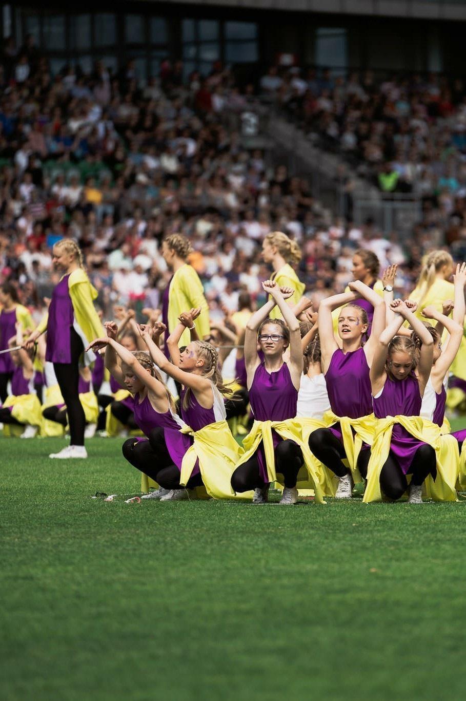 Dräkter och rekvisita till de massprogram som uppvisades under Suomi Gymnaestrada hålls desamma också under World Gymnaestrada.